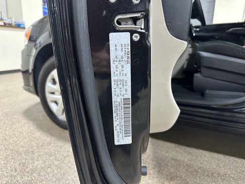 Used 2018 Dodge Grand Caravan SE w/ UConnect Hands-Free Group image 52