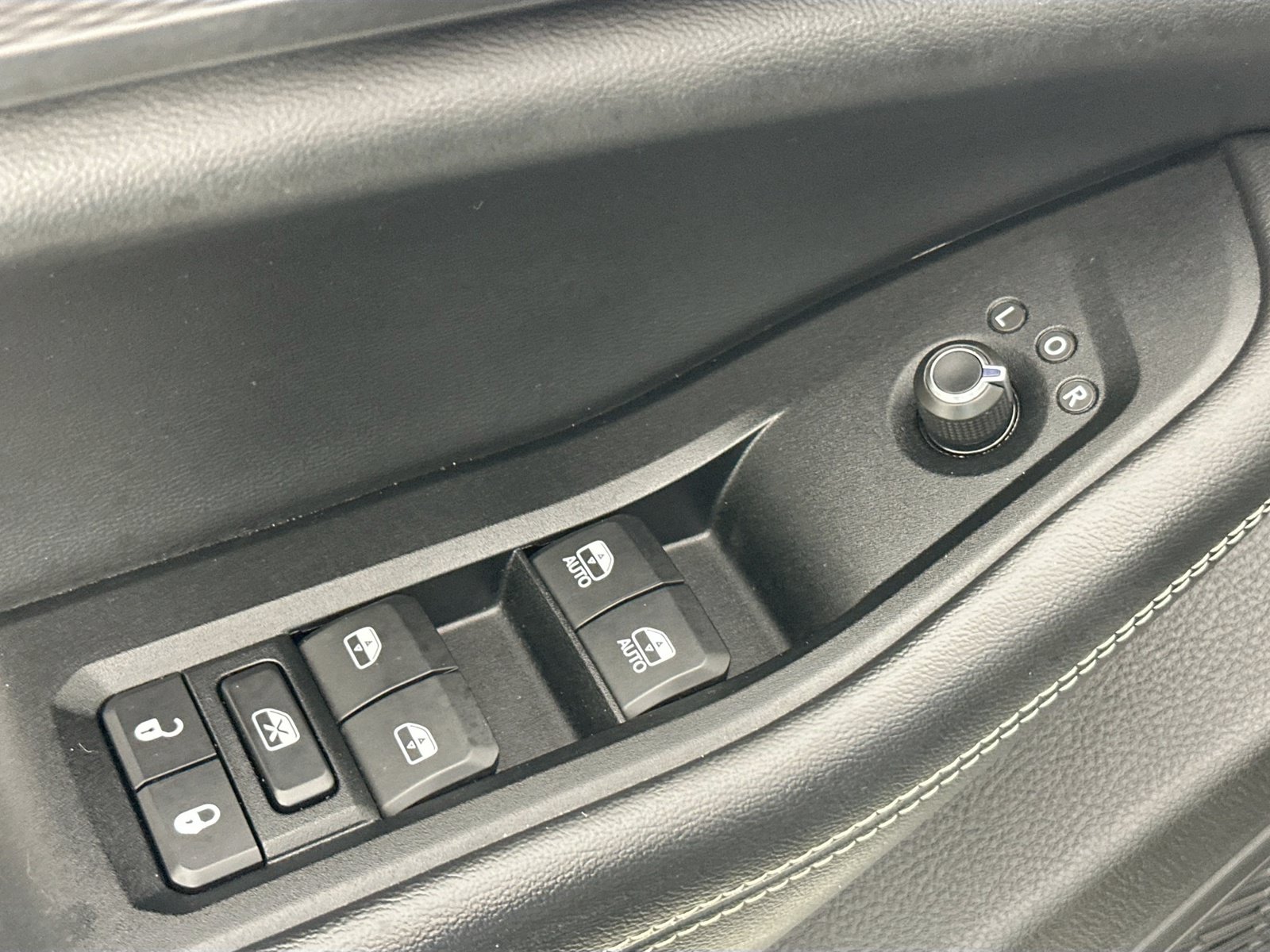 Used 2023 Jeep Grand Cherokee Laredo AWD/4WD image 17