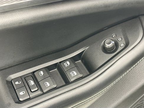Used 2023 Jeep Grand Cherokee Laredo AWD/4WD image 17