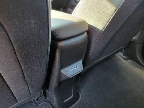 Used 2023 Chevrolet Bolt EUV LT FWD image 28