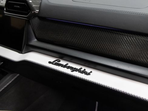 Used 2025 Lamborghini Urus SE image 23