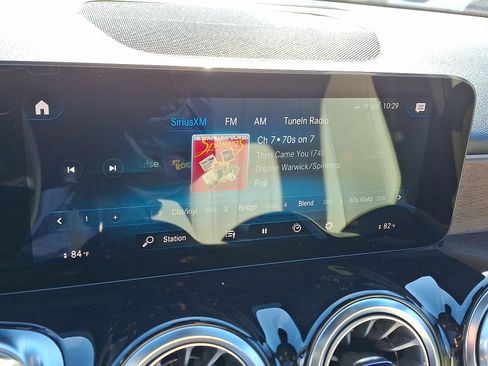 Certified 2022 Mercedes-Benz GLB 250 4MATIC image 18