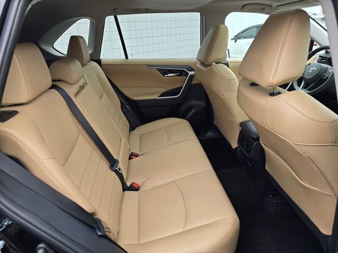 Certified 2025 Toyota RAV4 XLE Premium image 38