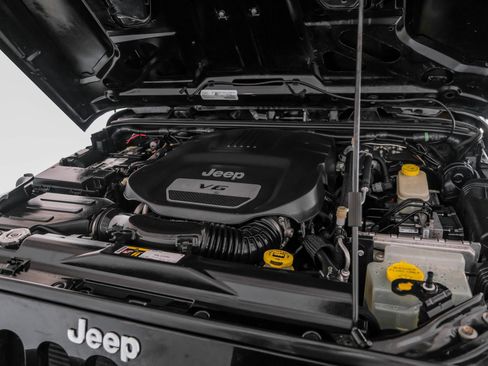 Used 2016 Jeep Wrangler Unlimited Rubicon image 46