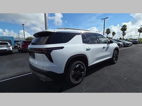 New 2027 Chevrolet Traverse LT w/ Sun and Wheel Package FWD image 19