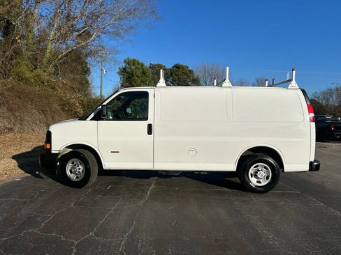 Used 2017 Chevrolet Express 2500 image 12