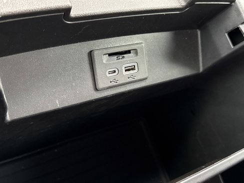 Used 2021 GMC Yukon SLT image 31