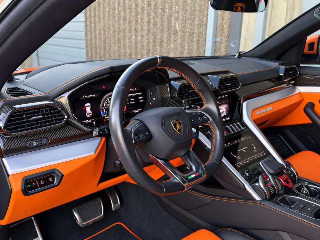 Used 2021 Lamborghini Urus AWD/4WD image 14