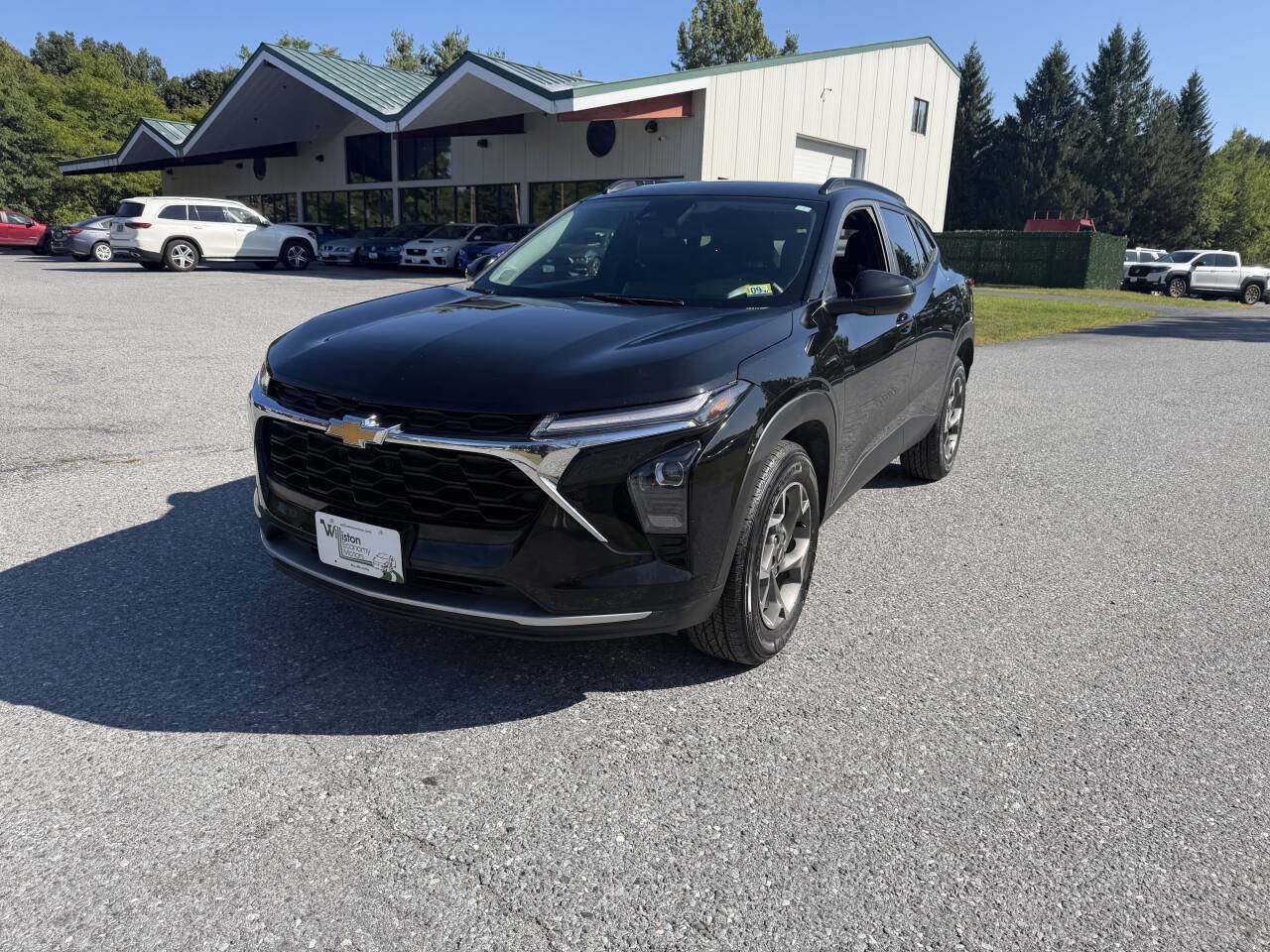 Used 2024 Chevrolet Trax LT FWD image 1