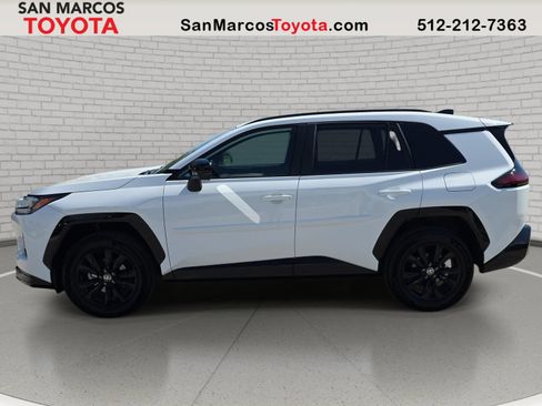 Used 2026 Toyota RAV4 SE FWD image 9