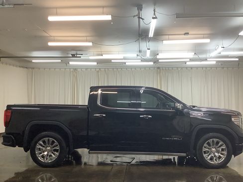 Used 2022 GMC Sierra 1500 Denali RWD image 3