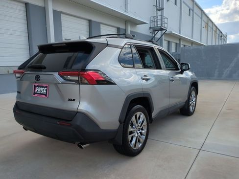 Used 2021 Toyota RAV4 XLE Premium FWD image 5