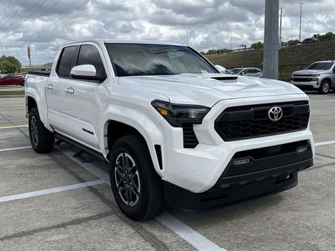 Used 2024 Toyota Tacoma TRD Sport w/ TRD Sport Upgrade Package image 12