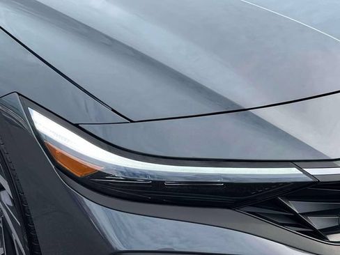 Certified 2025 Hyundai Elantra Sport FWD image 9