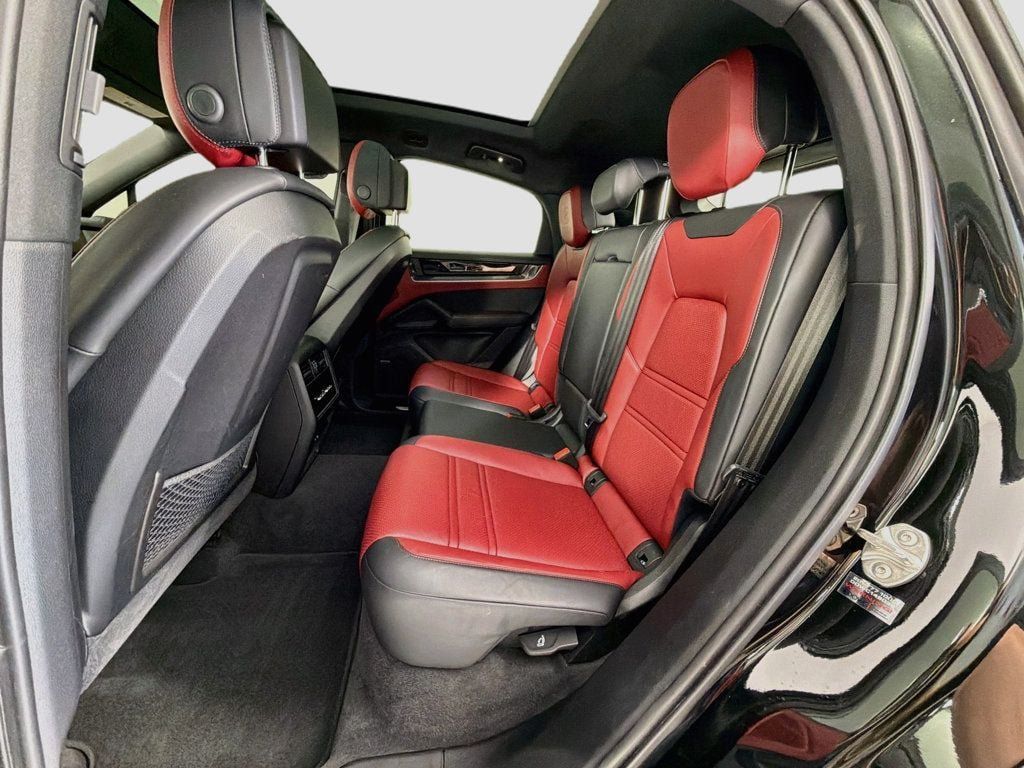 Certified 2024 Porsche Cayenne Coupe AWD/4WD image 23