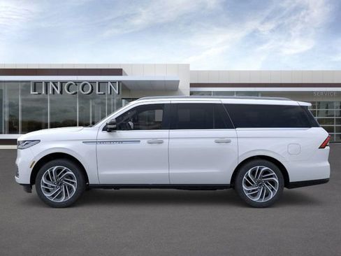 New 2026 Lincoln Navigator L Reserve AWD/4WD image 3