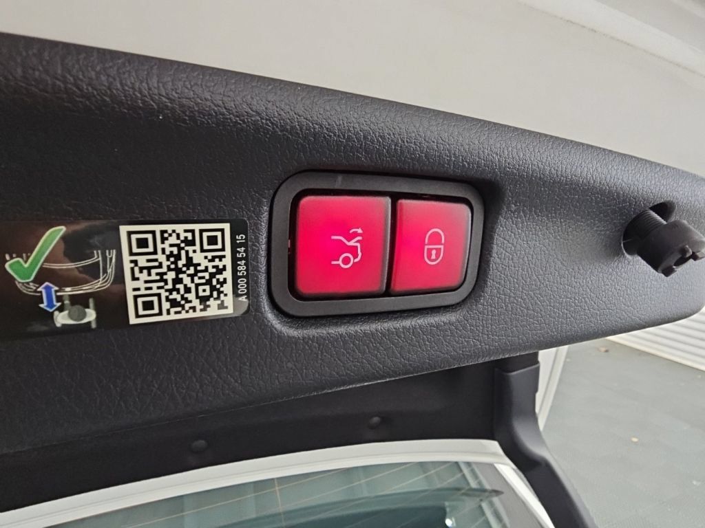 Used 2024 Mercedes-Benz C 300 Sedan image 36