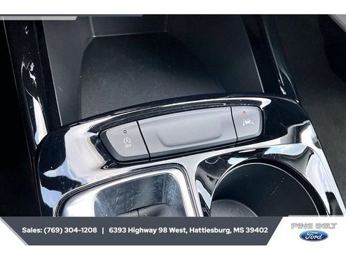 Used 2025 Chevrolet Trax LT w/ LT Convenience Package FWD image 23