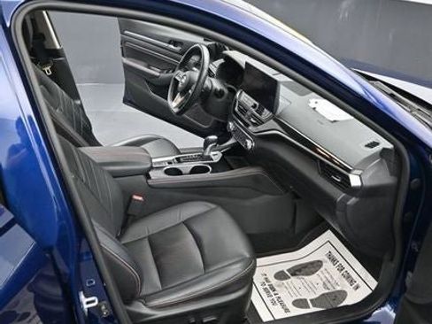 Used 2023 Nissan Altima 2.5 SR w/ SR Premium Package image 13