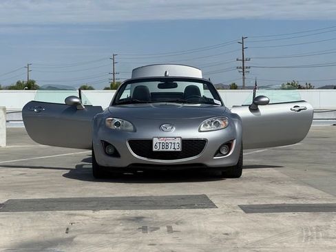 Used 2011 MAZDA MX-5 Miata Grand Touring w/ Premium Pkg RWD image 28