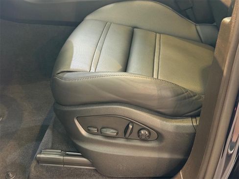 Used 2024 Porsche Cayenne Coupe image 19