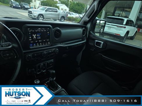 Used 2022 Jeep Wrangler Unlimited Sport AWD/4WD image 17