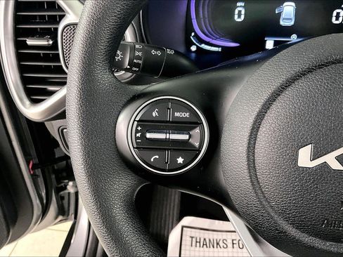 Used 2025 Kia Soul LX FWD image 10