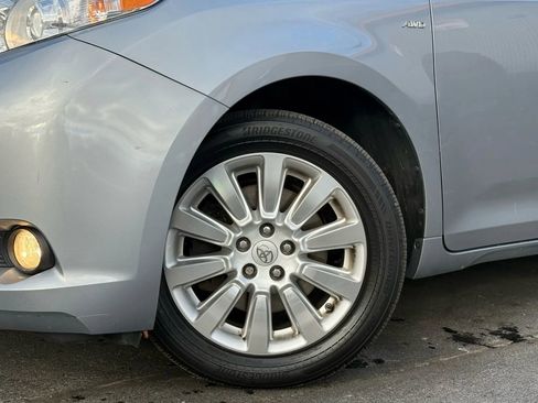 Used 2016 Toyota Sienna Limited image 44