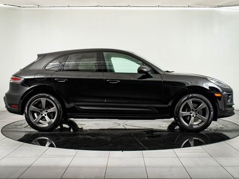 Certified 2024 Porsche Macan image 9