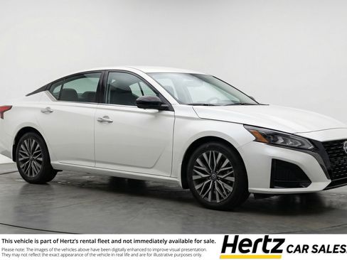 Used 2025 Nissan Altima 2.5 SV FWD image 1