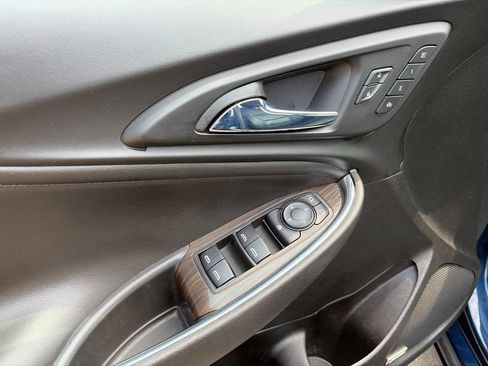 Used 2020 Chevrolet Malibu Premier FWD image 16