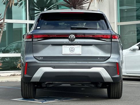 New 2025 Volkswagen Tiguan SE image 6