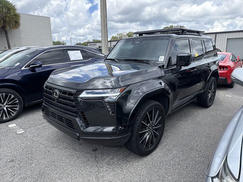 Used 2024 Lexus GX 550 w/ Accessory Package (Z1) AWD/4WD image 2