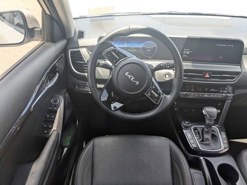 Used 2024 Kia Seltos EX FWD image 17