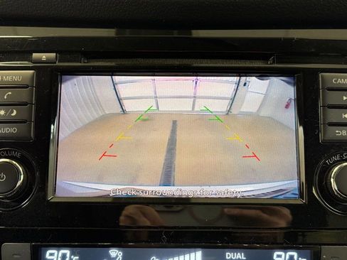 Used 2018 Nissan Rogue SV image 39