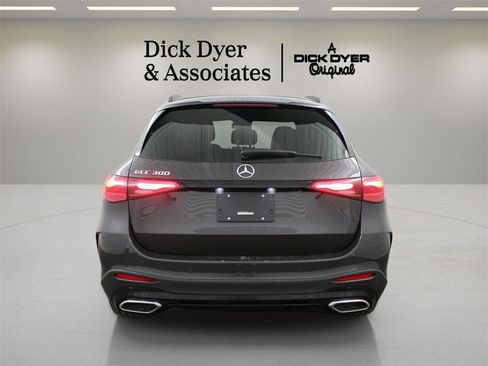 Used 2025 Mercedes-Benz GLC 300 GLC 300 image 8