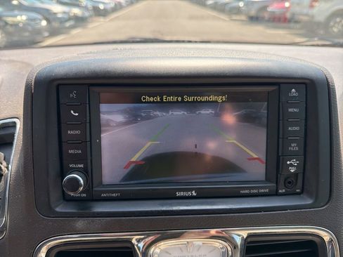 Used 2016 Chrysler Town & Country Touring FWD image 25
