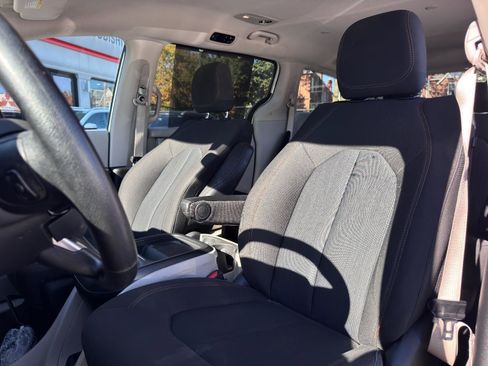 Used 2020 Chrysler Pacifica Touring image 15