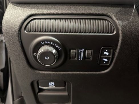 Used 2022 Jeep Wagoneer Series III w/ Premium Group I AWD/4WD image 22