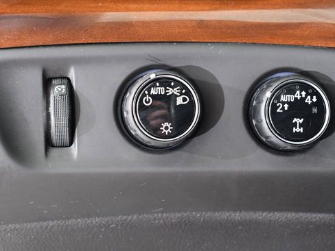 Used 2018 Cadillac Escalade Luxury AWD/4WD image 29