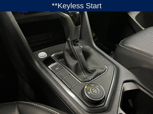 Used 2023 Volkswagen Tiguan SE w/ Panoramic Sunroof Package image 14