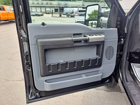 Used 2016 Ford F250 XLT w/ XLT Interior Package AWD/4WD image 10