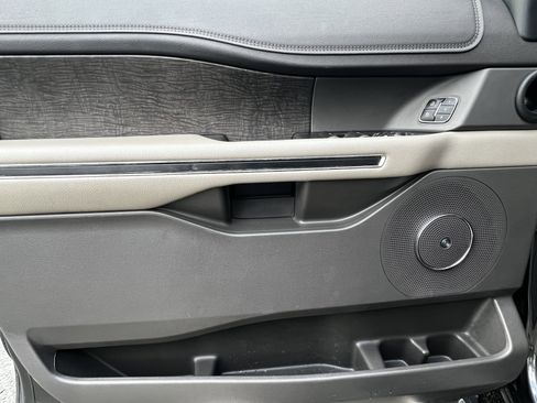 Used 2021 Ford Expedition Limited image 13