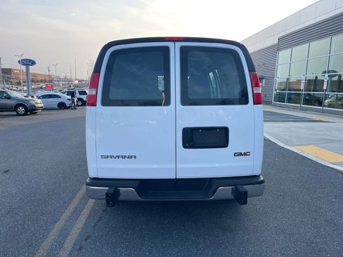 Used 2024 GMC Savana 2500 w/ Driver Convenience Package image 4