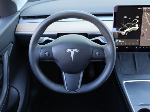 Used 2021 Tesla Model Y Long Range image 16