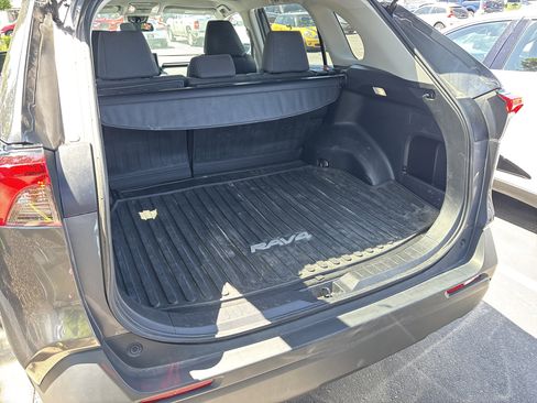 Used 2022 Toyota RAV4 LE AWD/4WD image 31