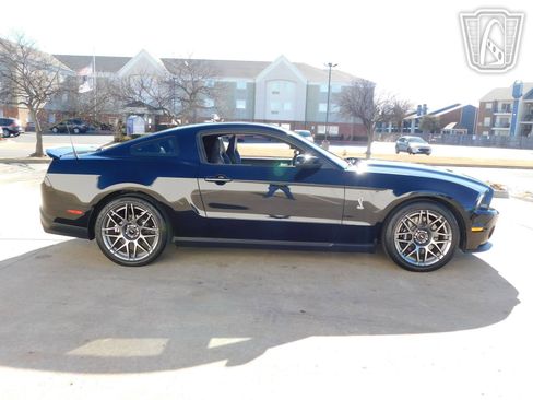 Used 2012 Ford Mustang Shelby GT500 w/ SVT Performance Pkg image 6