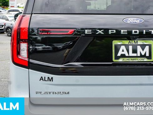 Used 2025 Ford Expedition Platinum AWD/4WD image 13