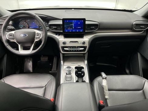 Used 2023 Ford Explorer XLT w/ Equipment Group 202A AWD/4WD image 4