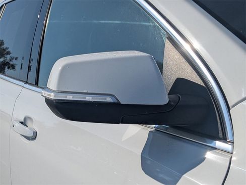 Used 2023 GMC Acadia SLT image 8